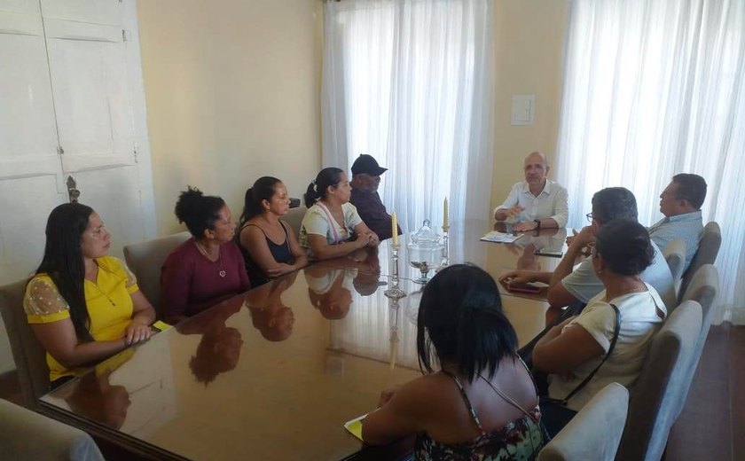 Barraqueiros da Prainha do Velho Chico recebem apoio da Prefeitura de Penedo