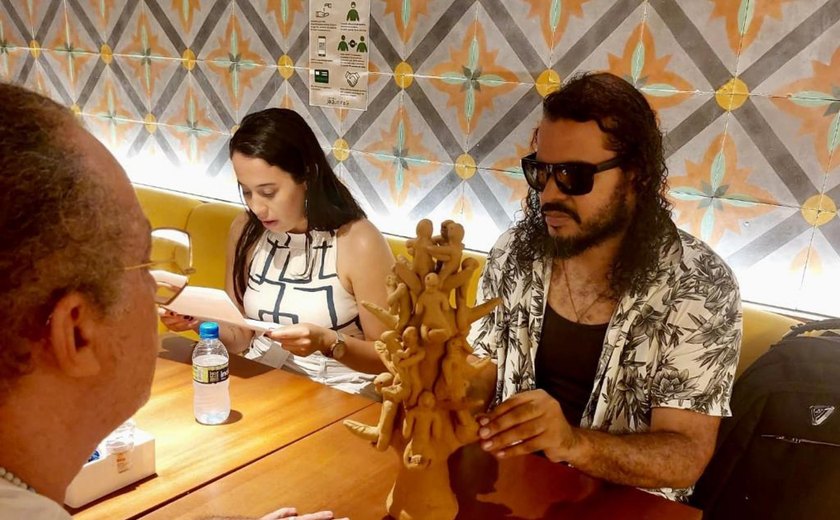 Escultura “A árvore da vida” ganha audiodescrição