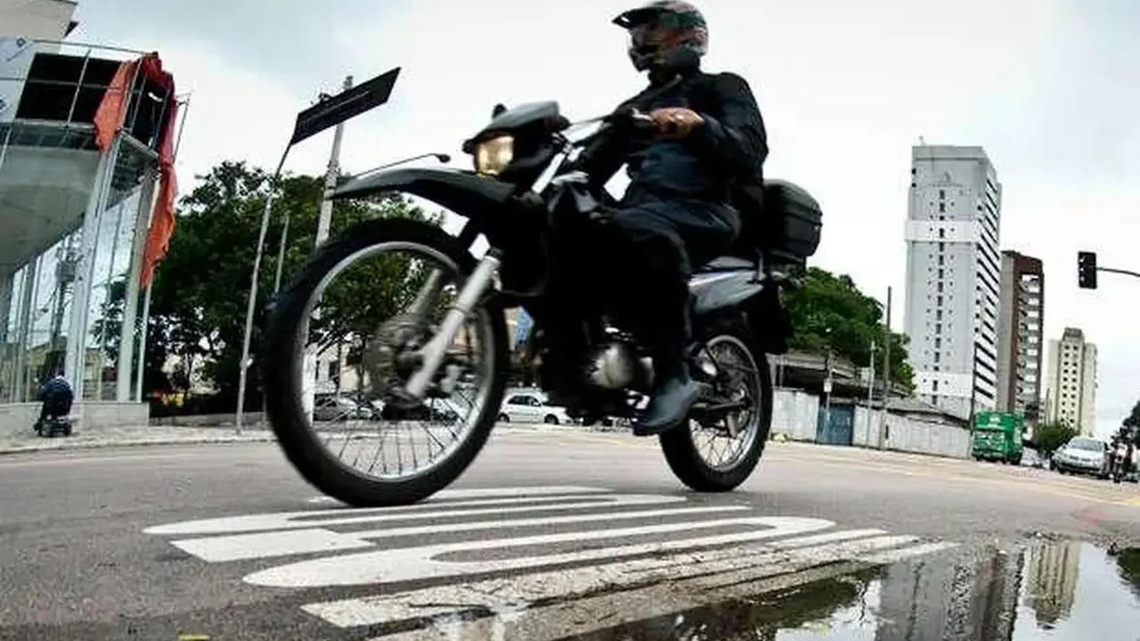 Veja o que se sabe da linha de crédito para compra de motos por entregadores