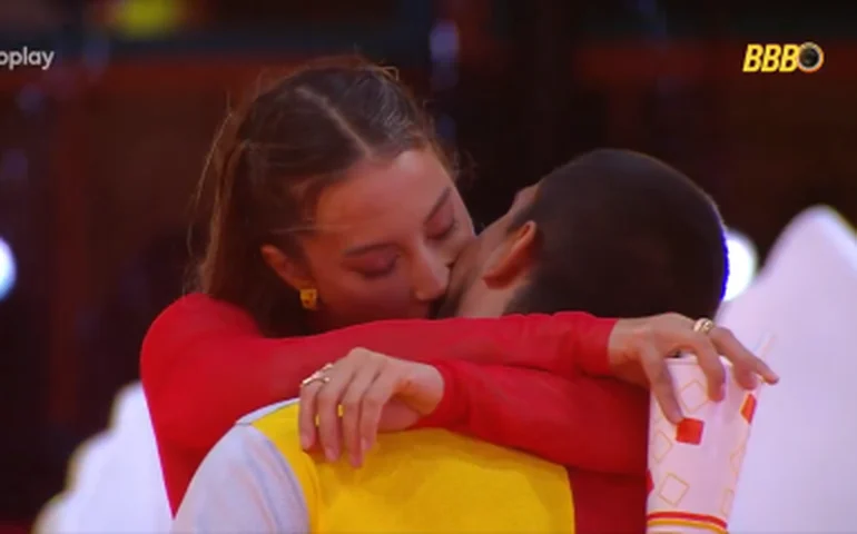 'BBB 25': Maike e Renata tomam banho juntos, Diego e Vitória têm crise de riso; veja resumo