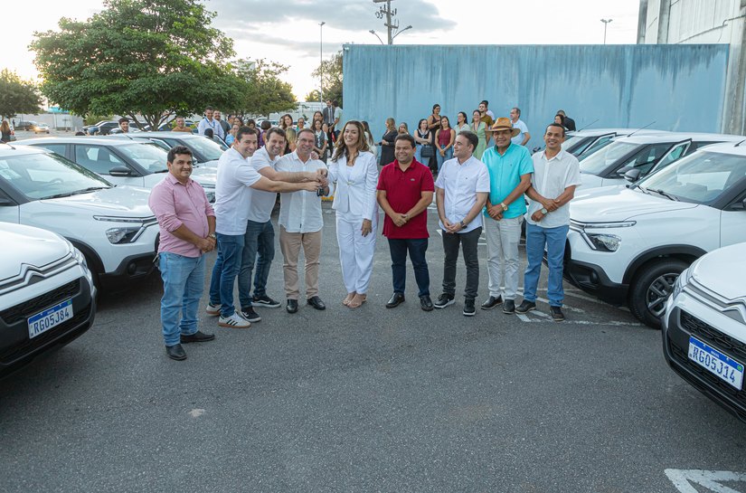 Arapiraca recebe frota com 12 veículos para ampliar ações de saúde