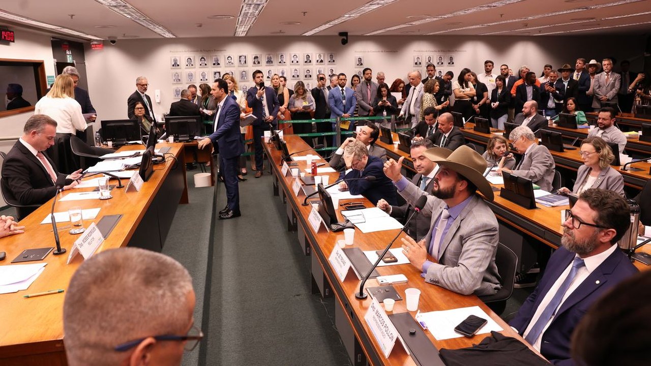 Conselho de Ética suspende três deputados por motim na Câmara