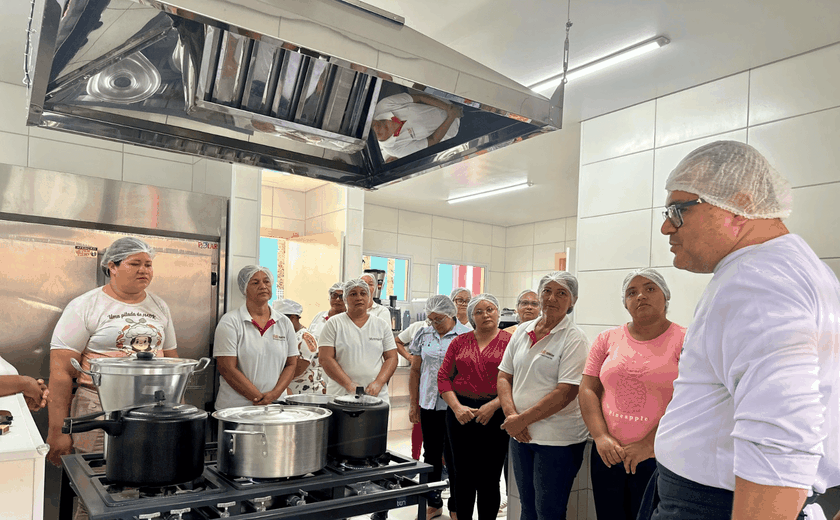 Merendeiras da SEMED Penedo participam de capacitação do Senac e do Sebrae
