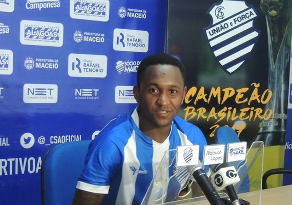 Atacante Yago é apresentado no CSA