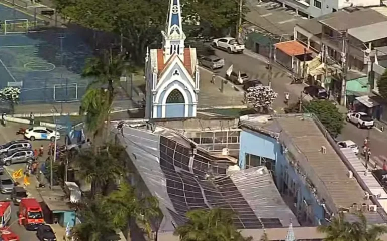 Bombeiros realizam atendimentos no local, 24 pessoas foram resgatadas