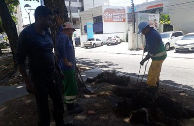 Seminfra executa desobstrução de galeria na Sandoval Arroxelas