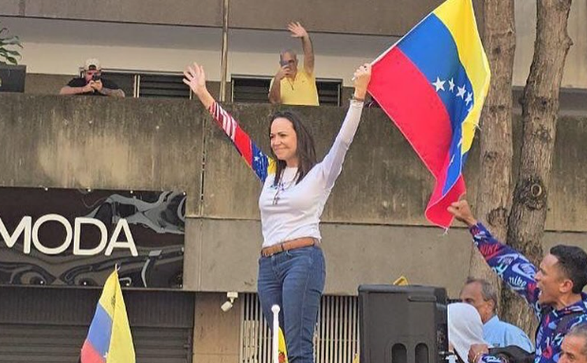 Líder da oposição, Corina Machado é detida após protesto contra Maduro