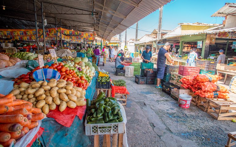 Feirantes são realocados para reforma no Mercado Público do Jacintinho