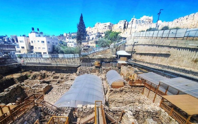 Anel de ouro de 2,3 mil anos é descoberto em Jerusalém