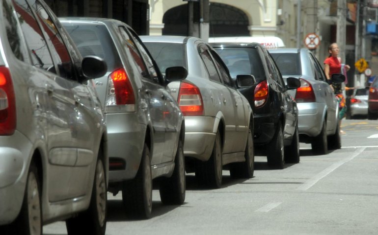 Proprietários de veículos com placas de final 7 e 8 devem quitar IPVA até 31 de maio