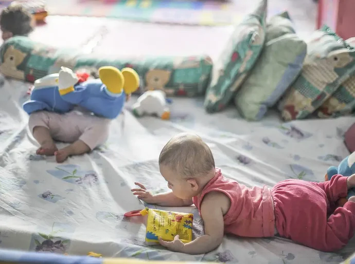 Pobreza afeta desenvolvimento de bebês desde 6 meses, mostra pesquisa