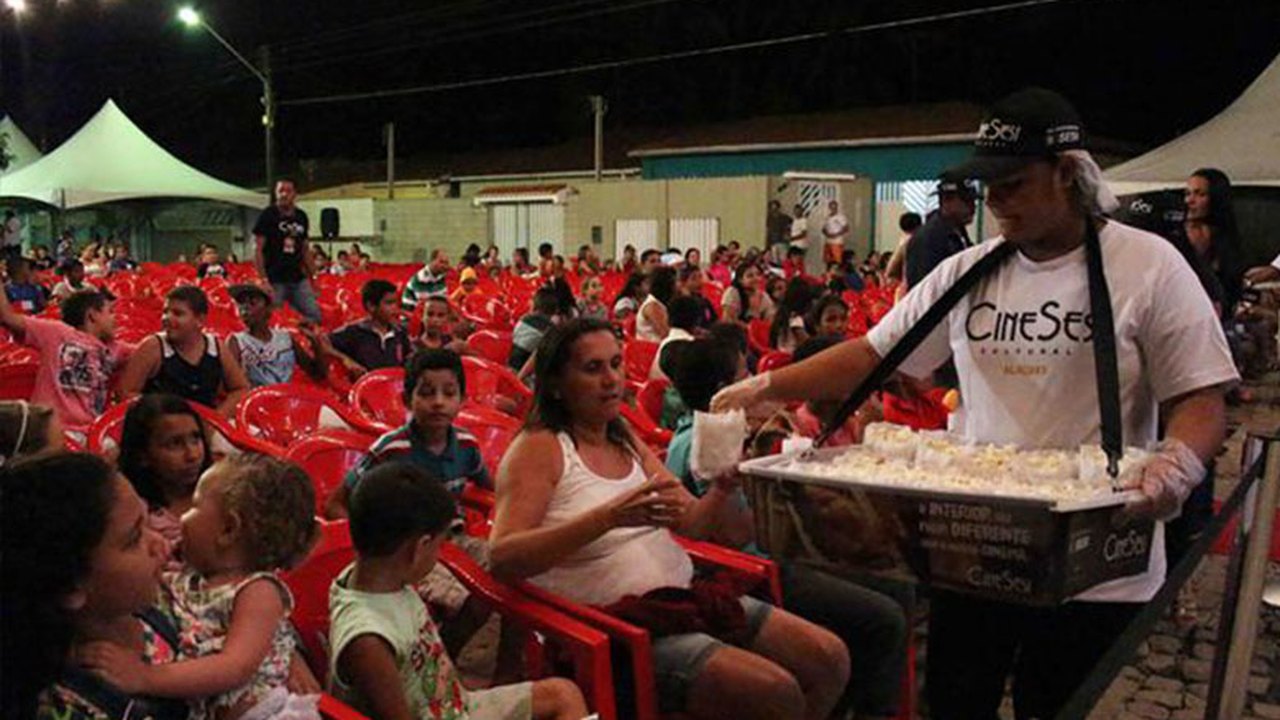 Magia do cinema volta às cidades: Cine Sesi Cultural foi sucesso em Jequiá da Praia