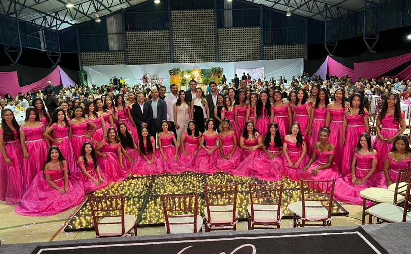 Sonho de Menina: Prefeitura de Santana do Mundaú promove festa para 45 debutantes