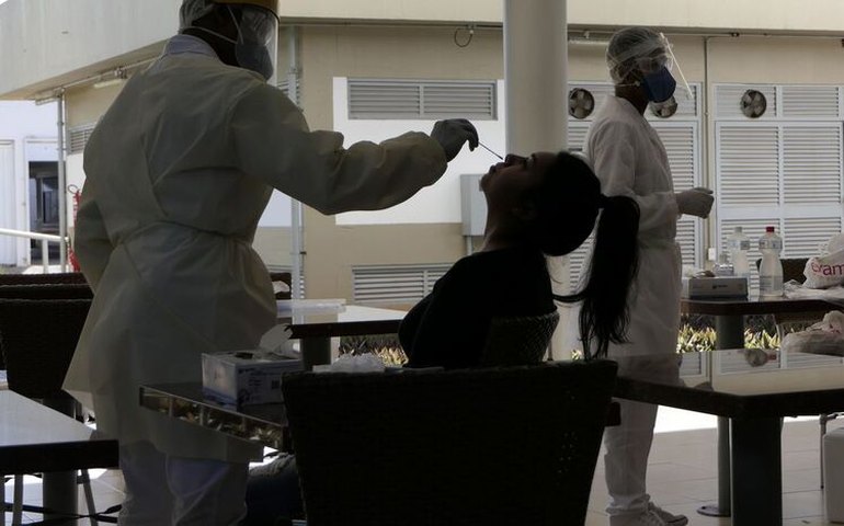 Com alta demanda, SP limita testagem só a pacientes de risco