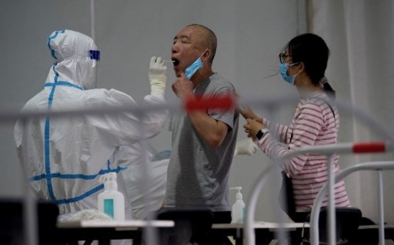 Cantora gospel Eyshila Santos e marido sofrem acidente de carro