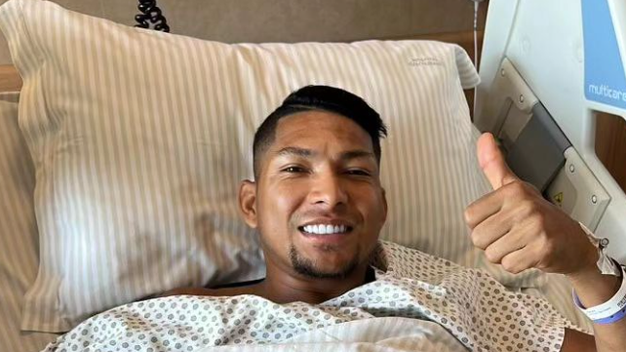 Rony passa por cirurgia no braço e brinca: 'Ronycop atualizado'