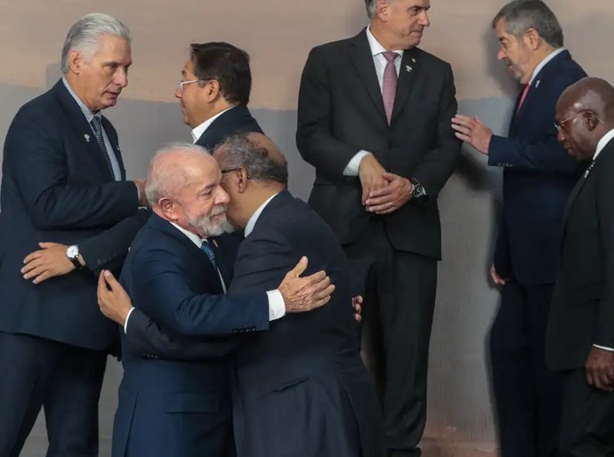 Brics: Lula defende espaço fiscal para erradicar doenças no Sul Global
