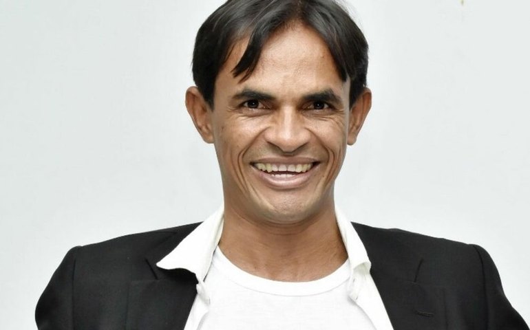 Pedreiro eleito prefeito em Messias tem missão de reconstruir município