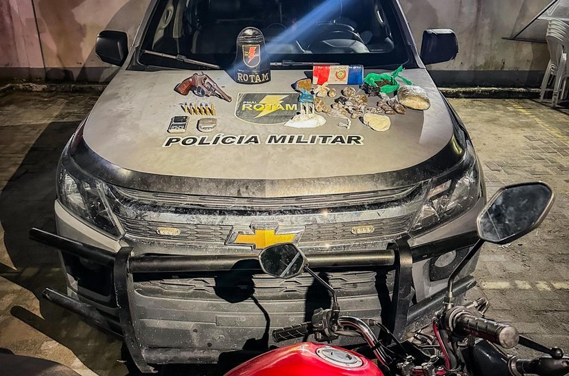 PM apreende arma e drogas com grupo criminoso que atuava no Ouro Preto