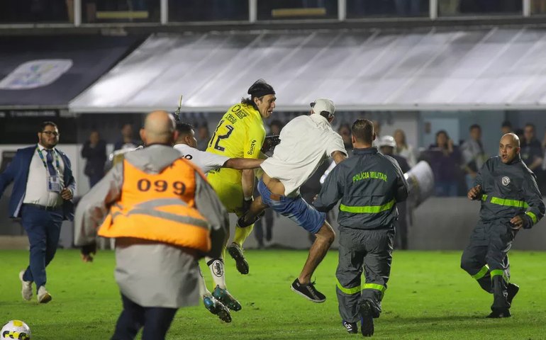 Santos é denunciado por agressão a Cássio e pode pegar até 10 jogos sem público