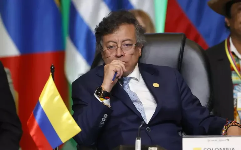 Colômbia convoca embaixadora após Equador impor tarifas de 100% sobre produtos do país