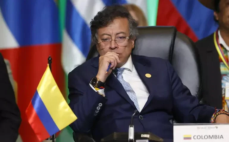 Petro defende Pix e pede expansão do sistema para Colômbia