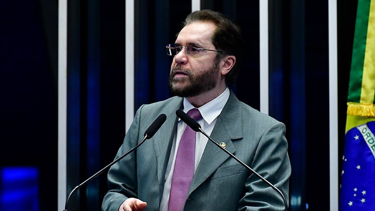 Plínio Valério critica PL das Fake News