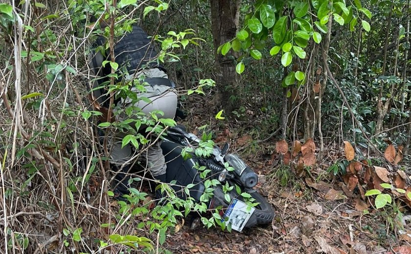 Polícia Militar detém suspeito de tráfico e recupera motocicleta