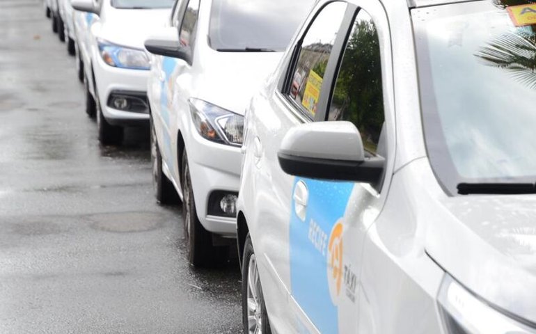 Relator inclui taxistas em programa que dá crédito para renovação da frota