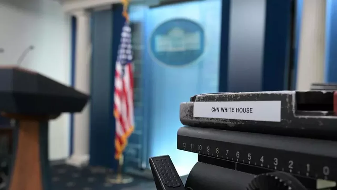 Emissoras abandonam cobertura de Trump após CNN ser barrada da Casa Branca