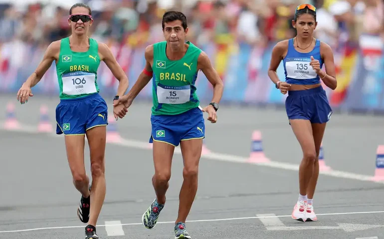 Marcha atlética: após revezamento misto, Caio Bonfim passa mal em Paris