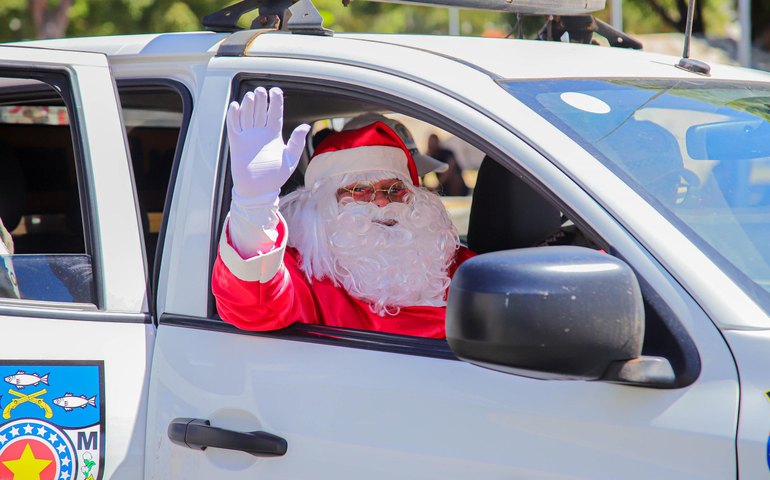 BPTran entrega presentes da campanha de Natal 'Adote uma Cartinha'
