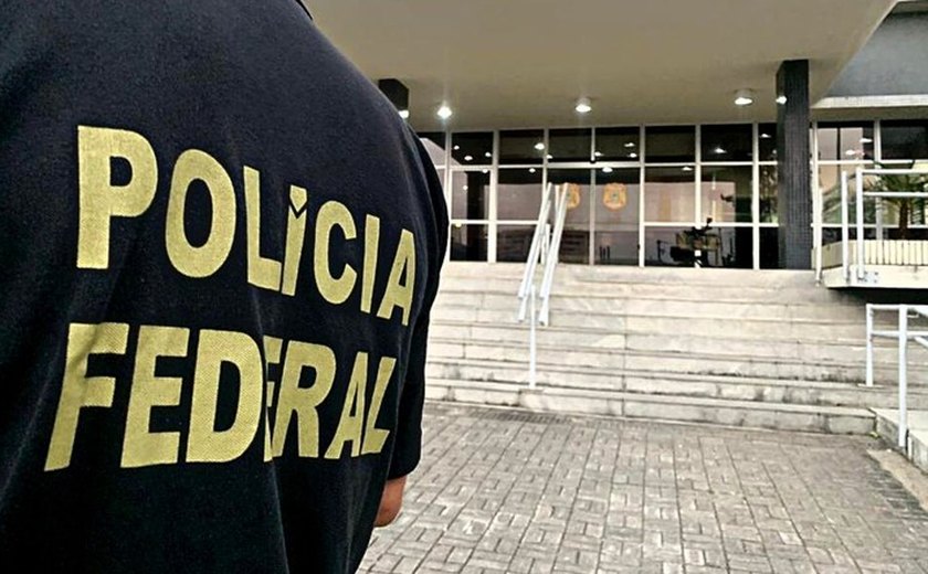 Receita pega R$ 5 mi em droga em Guarulhos; PF flagra passageiro com cocaína na cueca