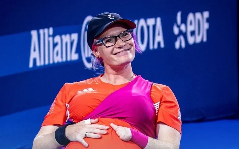 Grávida de sete meses, arqueira britânica conquista medalha de bronze na Paralimpíada de Paris
