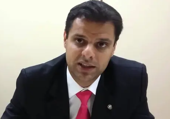 Juiz que mandou soltar homem que destruiu relógio no 8/1 nega afronta a Moraes
