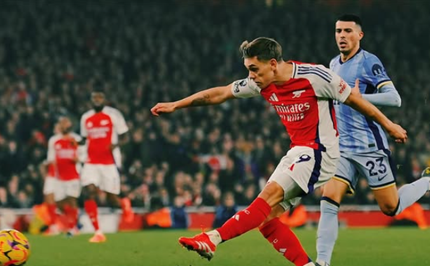 Arsenal vira clássico diante do Tottenham e fica a quatro pontos do líder Liverpool no Inglês