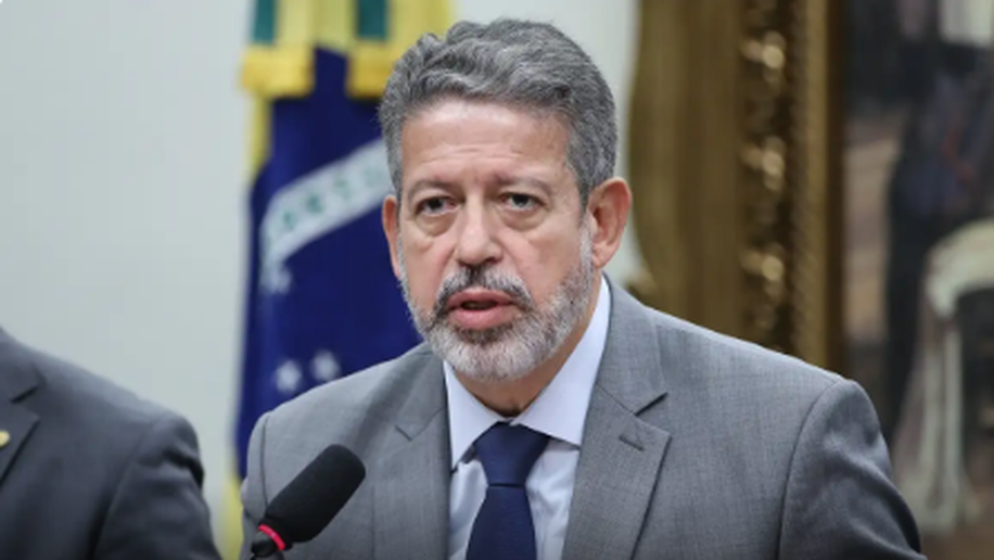 Lira amplia redução parcial de IR para quem ganha até R$ 7.350