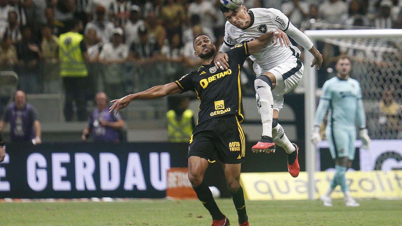 Botafogo perde a 2ª seguida, agora do Atlético-MG, e vê Palmeiras se aproximar no Brasileirão