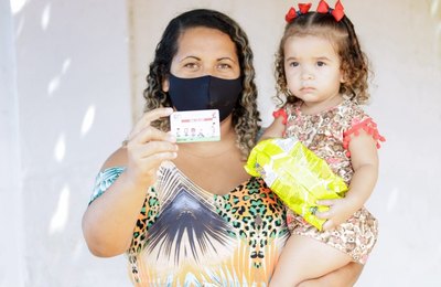 Prefeitura e Governo do Estado entregam cestas básicas e cartões CRIA para famílias palmeirenses nesta sexta (26)