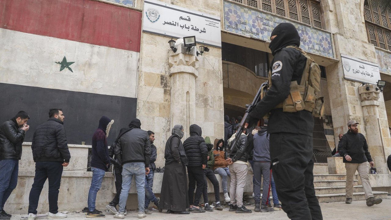Mais de 300 terroristas, 55 veículos e 1 depósito eliminados na Síria em 24 horas, informa Exército