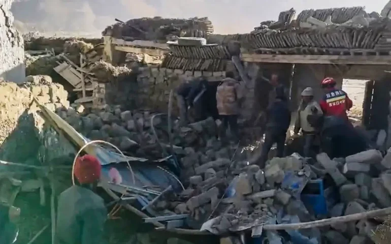 Terremoto atinge Tibete e deixa mais de 100 mortos