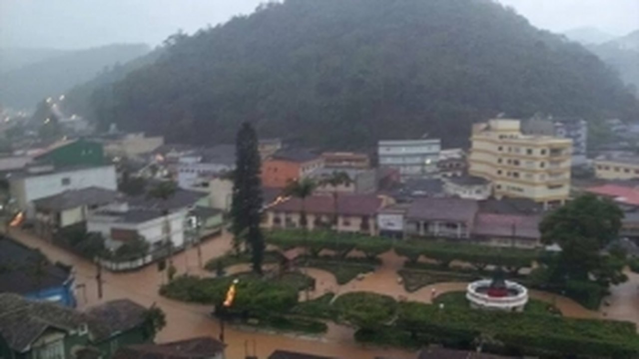 Dilma visita região afetada pela chuva no Espírito Santo