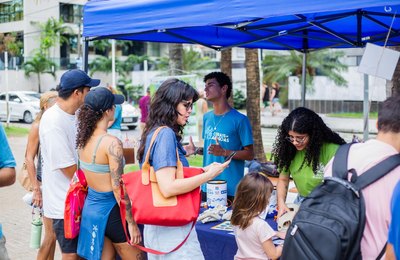 Projeto Corais de Alagoas realiza ação de conscientização ambiental na Orla de Ponta Verde