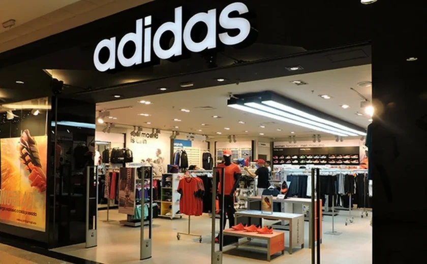 Adidas tem lucro acima do esperado após aumento nas vendas no 4º trimestre