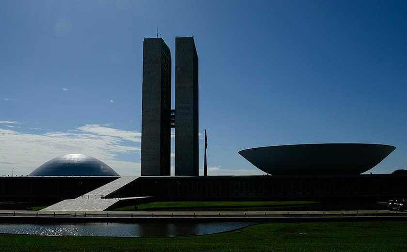 Congresso diz que Dino 'extrapolou', pede que STF libere emendas e quer nas mãos de Moraes