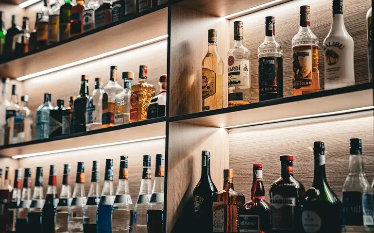 Polícia de SP realiza operação contra comércio de bebidas adulteradas