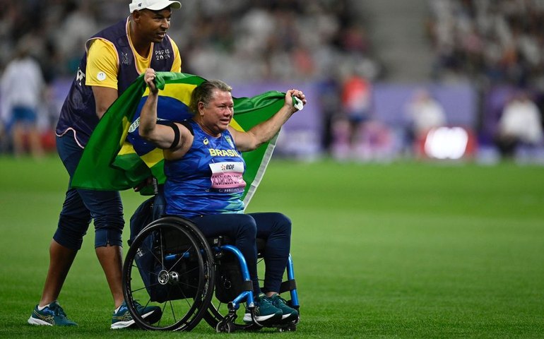 Com brilho nos olhos, Beth Gomes quer buscar tri paralímpico em 2028