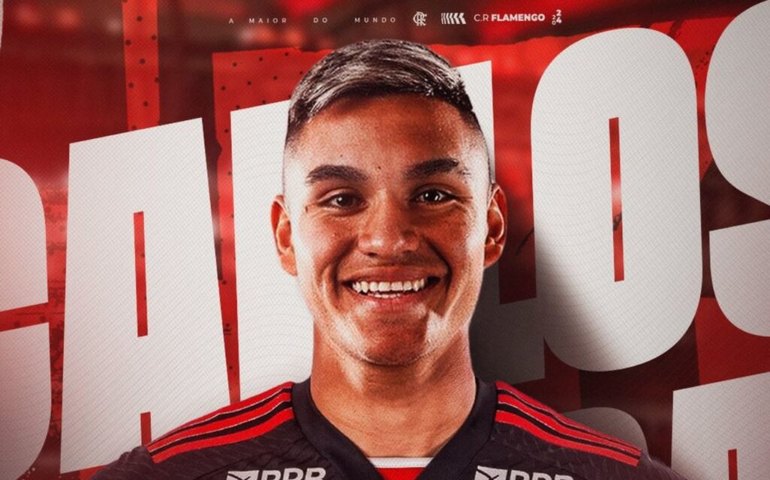 Flamengo anuncia o empréstimo de argentino Carlos Alcaraz para time da Inglaterra