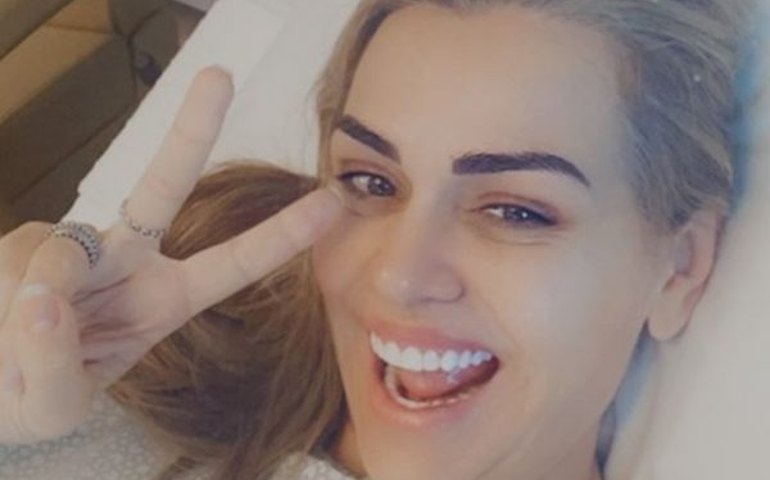 Andreia Baricelli comemora sucesso de retirada de câncer de mama