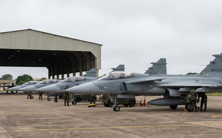 Defesa destina R$ 2,1 bilhões para caças Gripen e acelera modernização da FAB